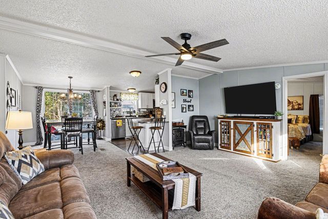 100 W Dutch Street, Wolcottville, IN 46795