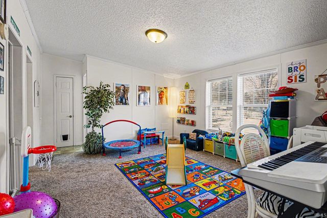 100 W Dutch Street, Wolcottville, IN 46795