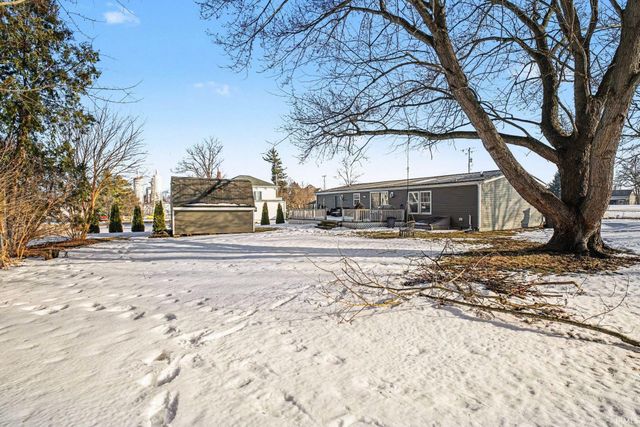 100 W Dutch Street, Wolcottville, IN 46795