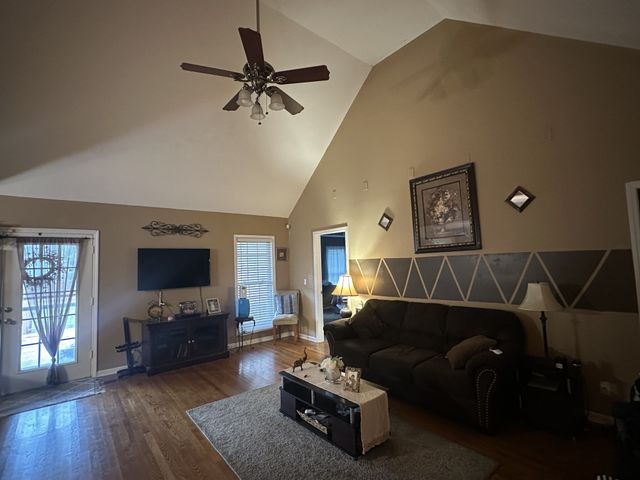 153 Foxrun, Springfield, TN 37172