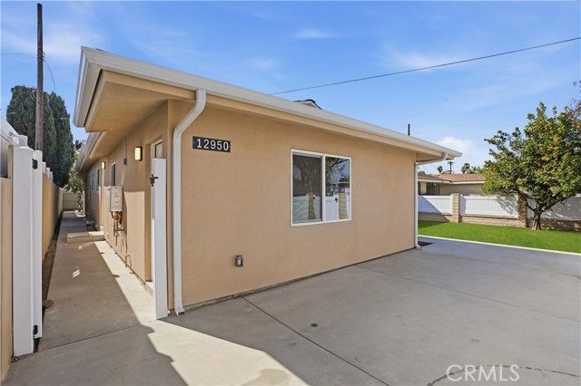 12952 Elkwood, North Hollywood (los Angeles), CA 91605