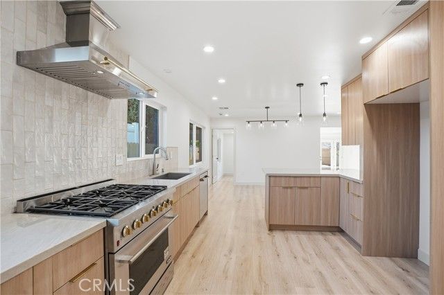 12952 Elkwood, North Hollywood (los Angeles), CA 91605