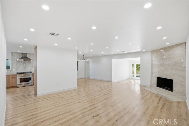 12952 Elkwood, North Hollywood (los Angeles), CA 91605