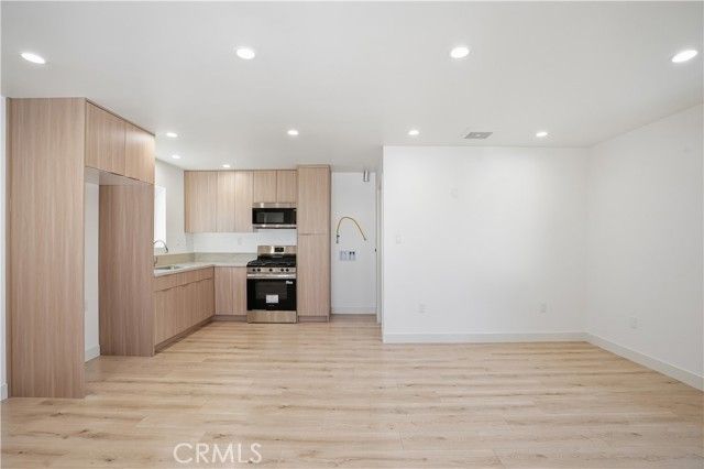 12952 Elkwood, North Hollywood (los Angeles), CA 91605