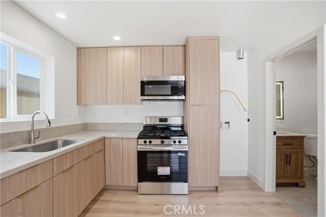 12952 Elkwood, North Hollywood (los Angeles), CA 91605