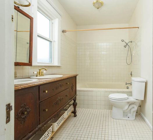 118 Sinclair Street, Janesville, WI 53545