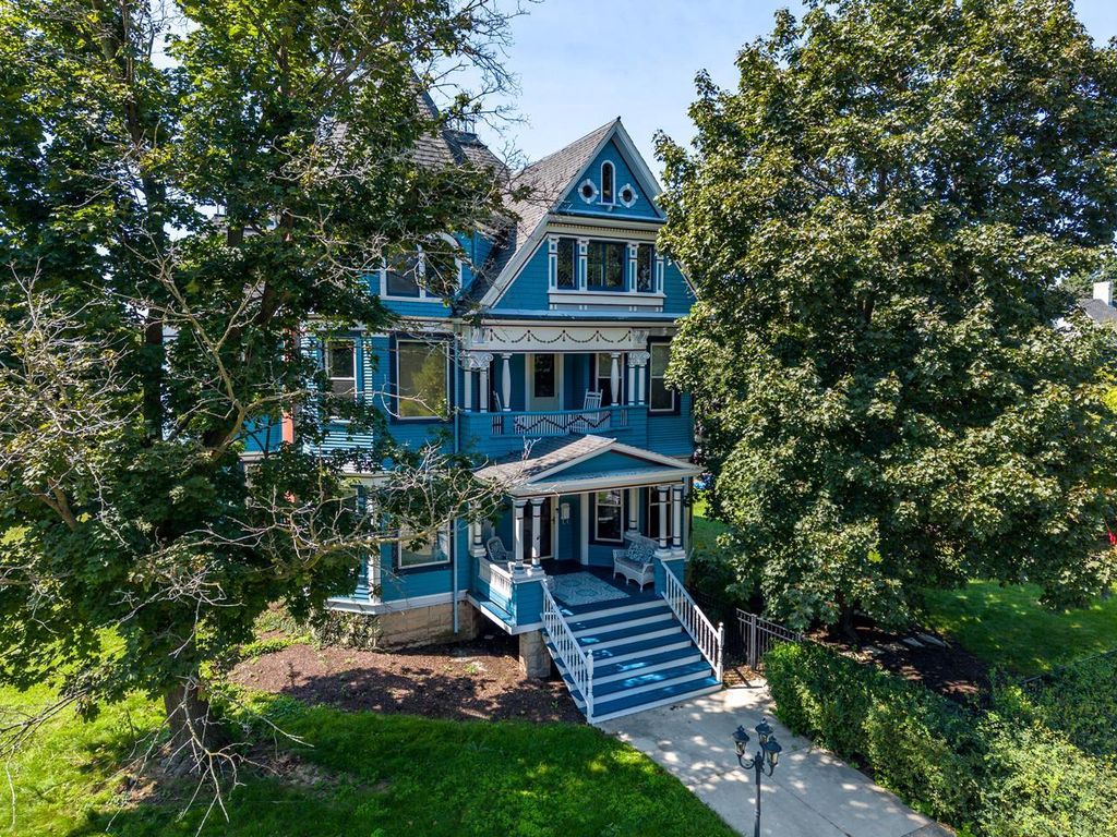 118 Sinclair Street, Janesville, WI 53545