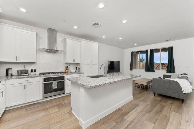 7773 Shattuck Ct, Antelope, CA 95843