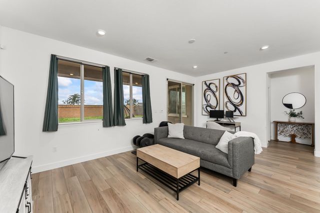 7773 Shattuck Ct, Antelope, CA 95843