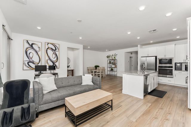 7773 Shattuck Ct, Antelope, CA 95843