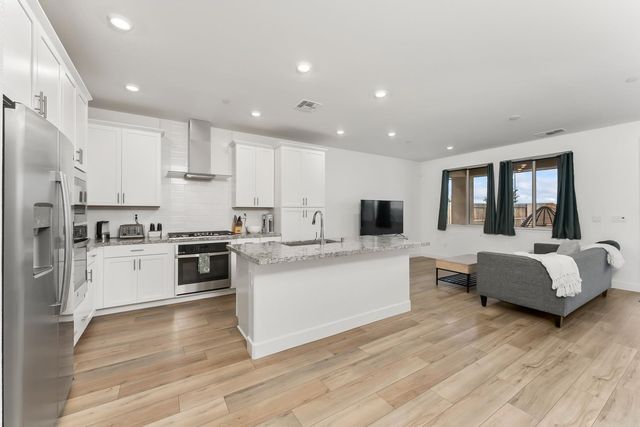 7773 Shattuck Ct, Antelope, CA 95843