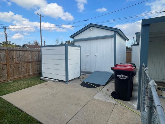 1212 Layton Drive, Baytown, TX 77520