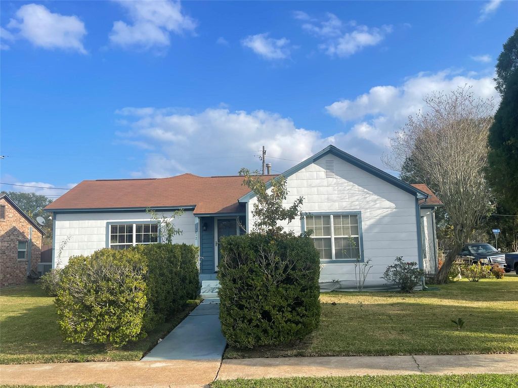 1212 Layton Drive, Baytown, TX 77520