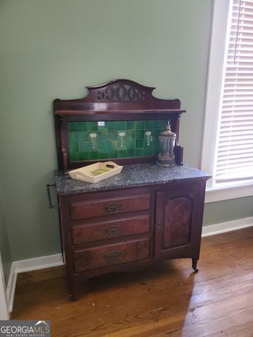 128 College Street NE, Parrott, GA 39877