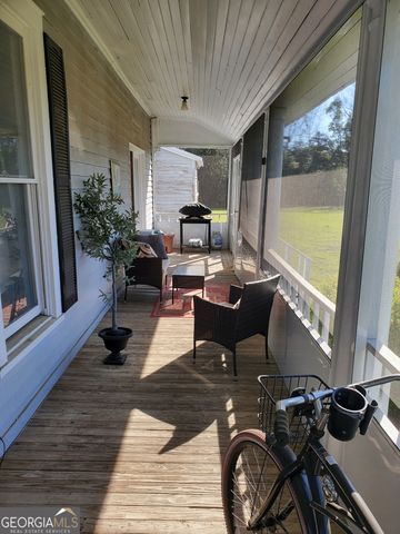 128 College Street NE, Parrott, GA 39877