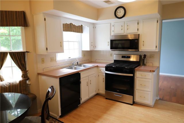 3514 White Oak Circle, Bethlehem City, PA 18017