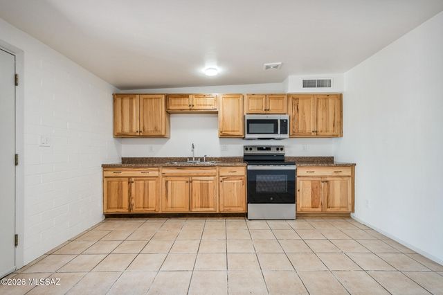 3930 N Pomona Road, Tucson, AZ 85705