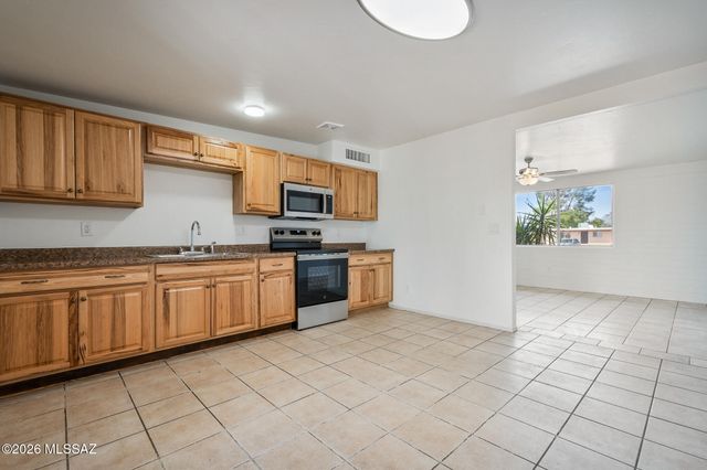 3930 N Pomona Road, Tucson, AZ 85705