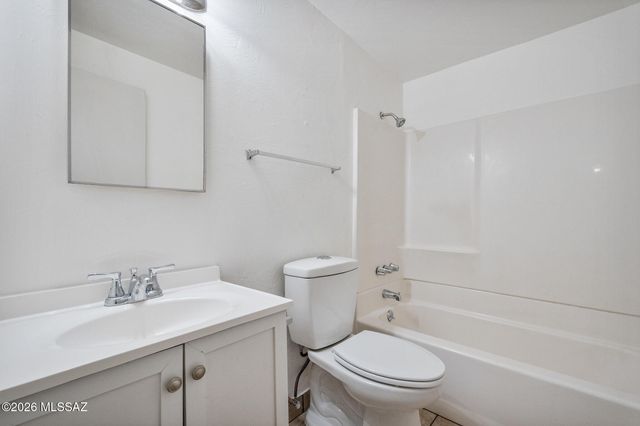 3930 N Pomona Road, Tucson, AZ 85705