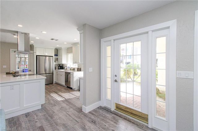 1353 Pelican AVE, Naples, FL 34102