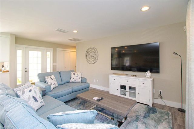 1353 Pelican AVE, Naples, FL 34102