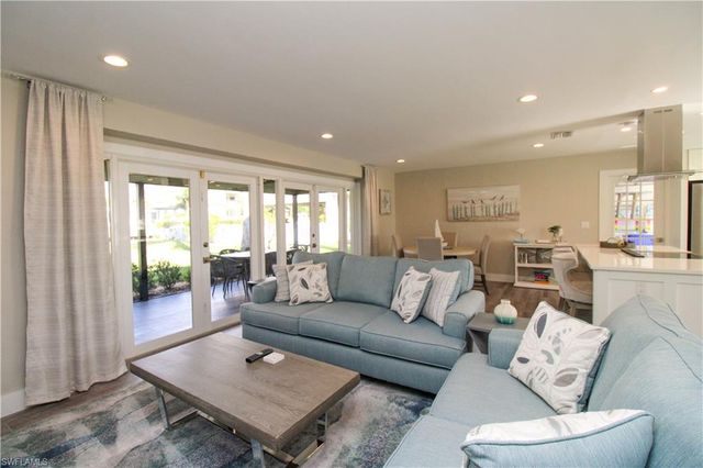 1353 Pelican AVE, Naples, FL 34102