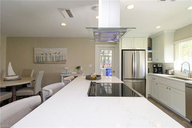 1353 Pelican AVE, Naples, FL 34102