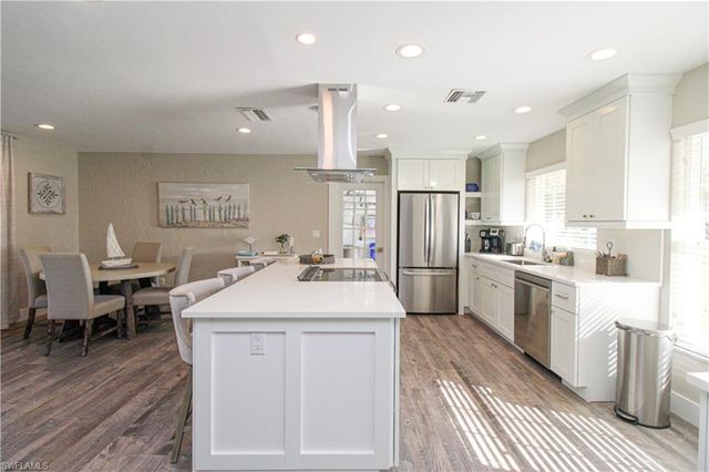 1353 Pelican AVE, Naples, FL 34102