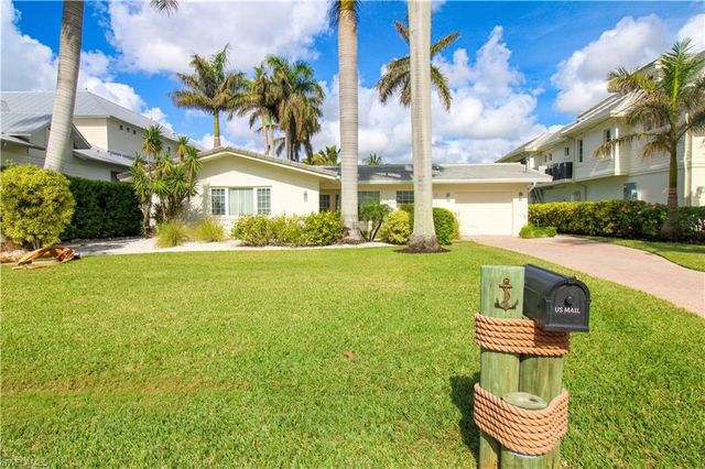 1353 Pelican AVE, Naples, FL 34102