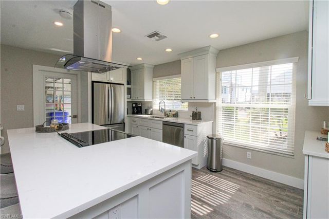 1353 Pelican AVE, Naples, FL 34102