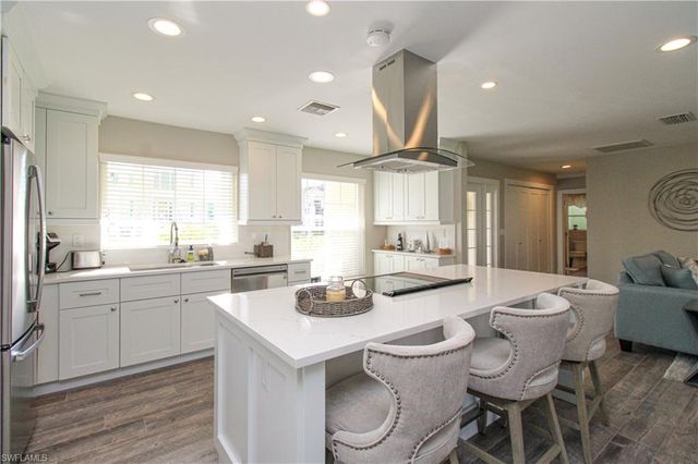 1353 Pelican AVE, Naples, FL 34102