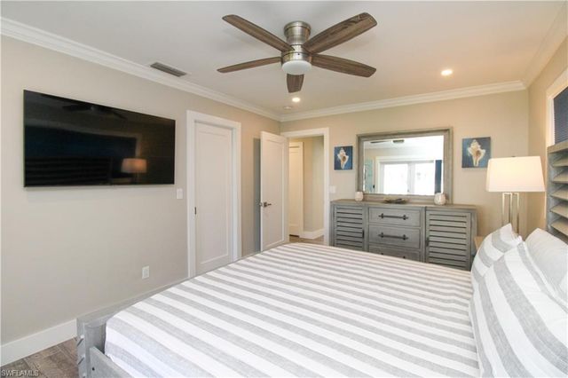 1353 Pelican AVE, Naples, FL 34102