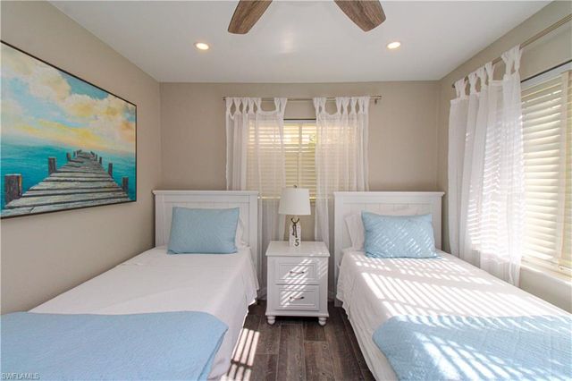 1353 Pelican AVE, Naples, FL 34102