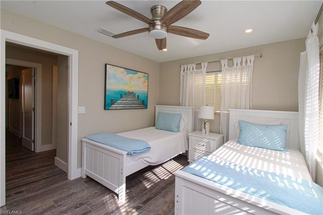 1353 Pelican AVE, Naples, FL 34102