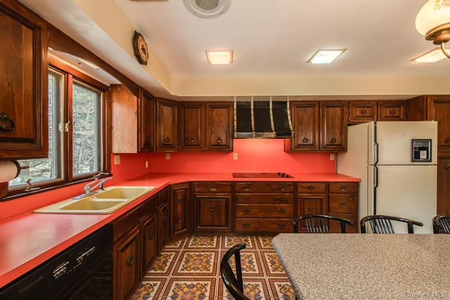 7 Finnish Lane, Lagrangeville, NY 12540