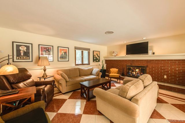 7 Finnish Lane, Lagrangeville, NY 12540