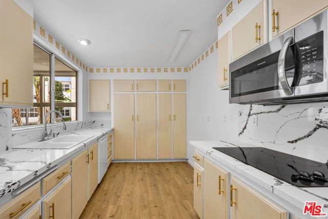 14144 Dickens Street 122, Sherman Oaks, CA 91423