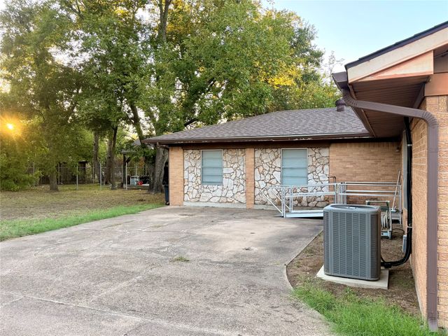 813 Circle Drive, Terrell, TX 75160