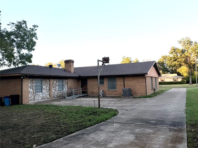 813 Circle Drive, Terrell, TX 75160