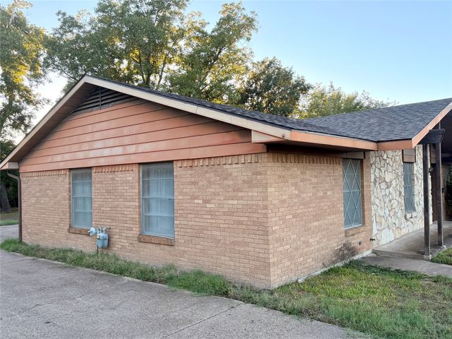 813 Circle Drive, Terrell, TX 75160