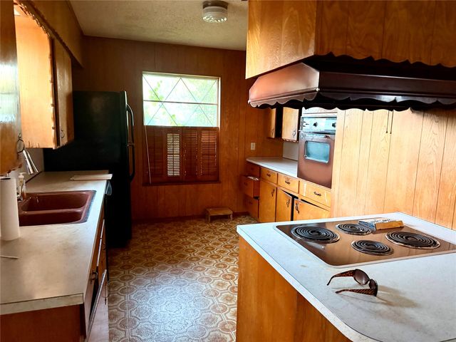 813 Circle Drive, Terrell, TX 75160