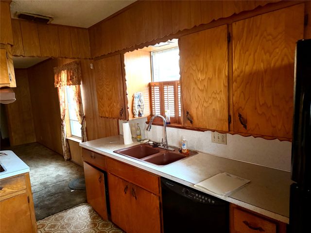 813 Circle Drive, Terrell, TX 75160