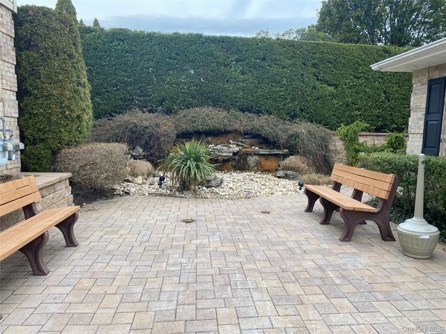 7 Dominick Court 7, Lindenhurst, NY 11757