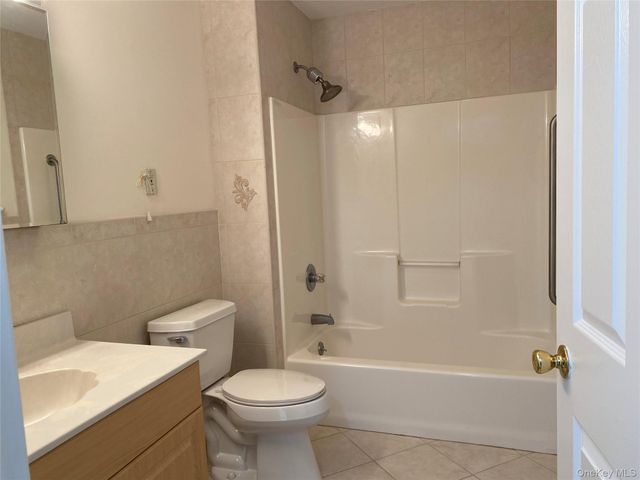 7 Dominick Court 7, Lindenhurst, NY 11757