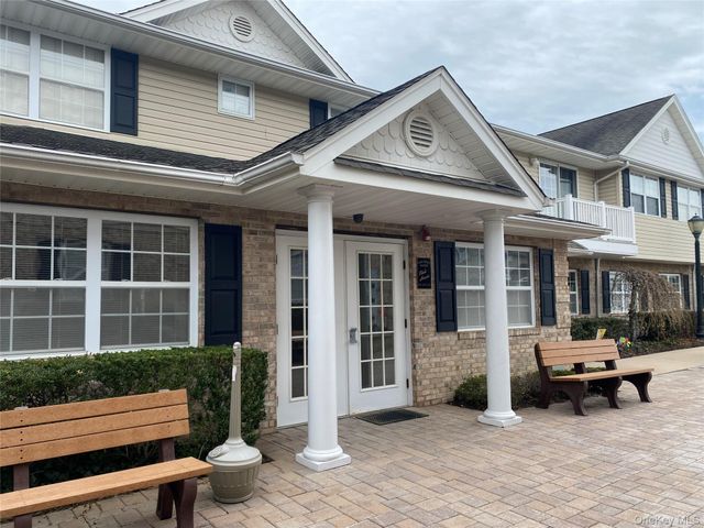 7 Dominick Court 7, Lindenhurst, NY 11757