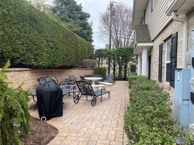 7 Dominick Court 7, Lindenhurst, NY 11757