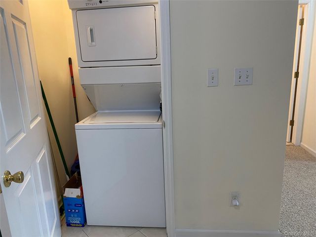 7 Dominick Court 7, Lindenhurst, NY 11757