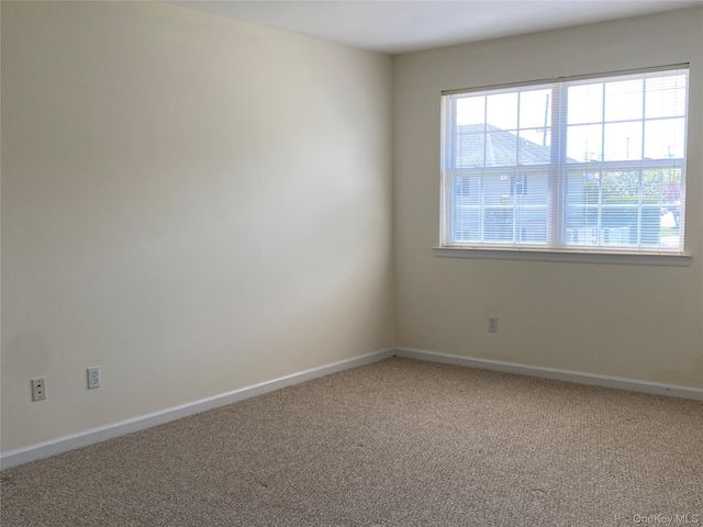 7 Dominick Court 7, Lindenhurst, NY 11757