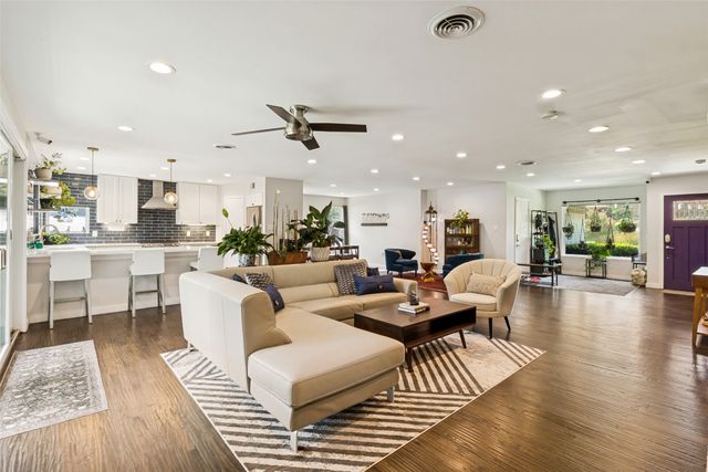 7045 Gaston Parkway, Dallas, TX 75214