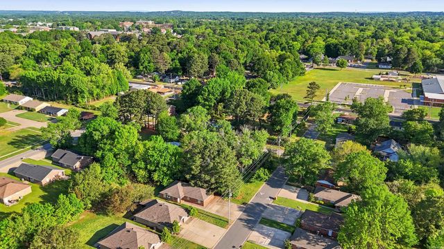 1710 TORREYSON Street, Conway, AR 72034